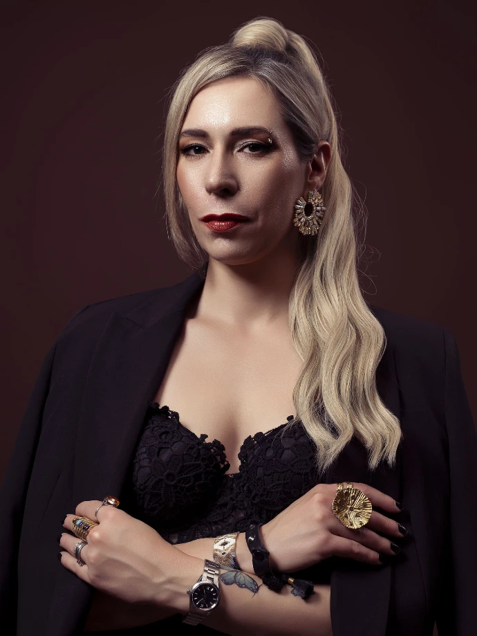 Autorretrato de Judit Elek, fotógrafa de retrato femenino y maternidad en Zona Esmeralda, Estado de México.